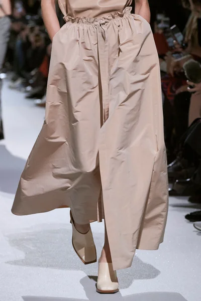 Look 3